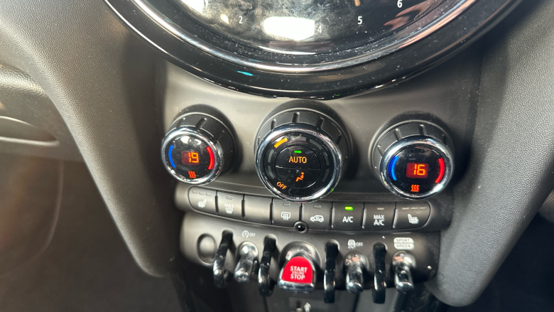 MINI Hatchback 1.5 Cooper Exclusive Premium 5dr Auto Petrol Hatchback